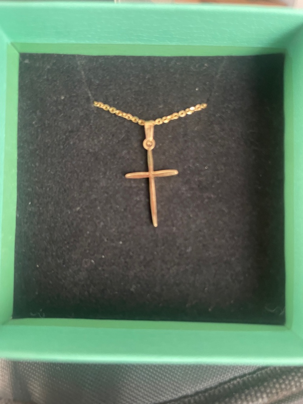 14kt  Gold cross 16 inch chain - Picture 4 of 5